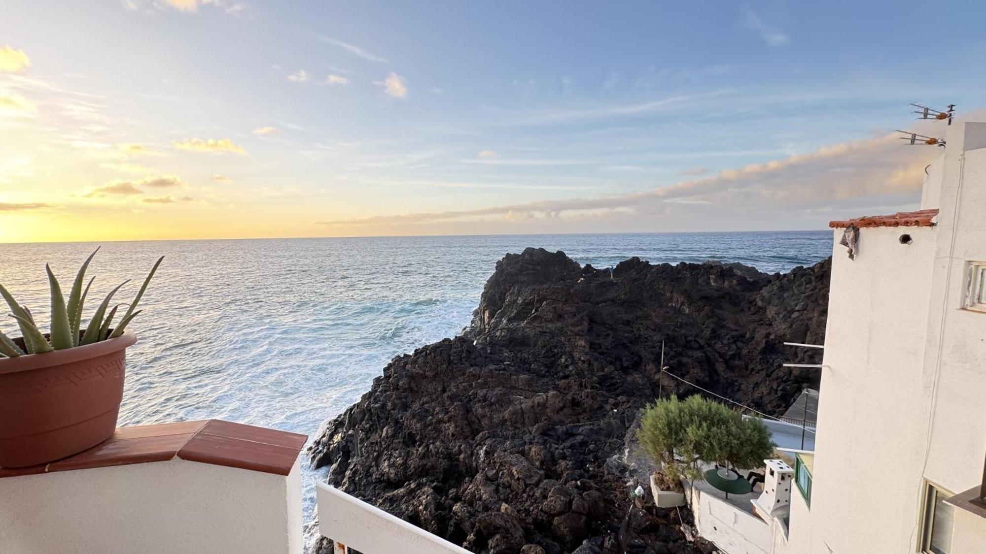 El Pris Manolo Pris En El Mar Teide Con Piscina Natural מראה חיצוני תמונה